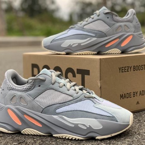 Yeezy Boost 700 - Picture 2 of 8
